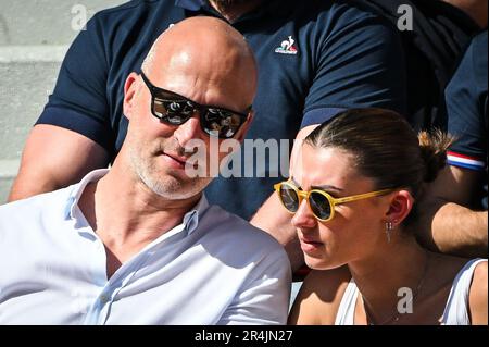 Paris, Frankreich. 28. Mai 2023. Thierry OMEYER und seine Tochter Manon am ersten Tag des Grand-Slam-Tennisturniers Roland-Garros 2023 am 28. Mai 2023 im Roland-Garros-Stadion in Paris, Frankreich – Photo Matthieu Mirville/DPPI Credit: DPPI Media/Alamy Live News Stockfoto