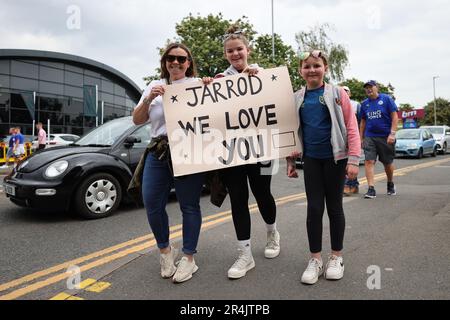 Leicester, Großbritannien. 28. Mai 2023 Die Fans von West Ham treffen am Sonntag, den 28. Mai 2023, vor dem Kickoff beim Spiel der Premier League zwischen Leicester City und West Ham United im King Power Stadium in Leicester ein. (Foto: James Holyoak | MI News) Guthaben: MI News & Sport /Alamy Live News Stockfoto