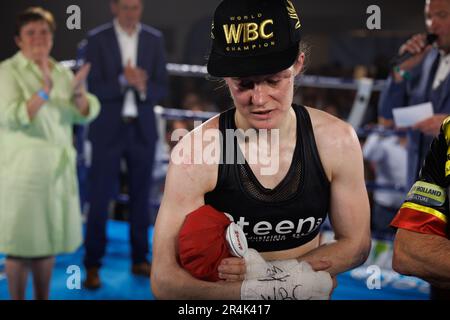 Torhout, Belgien. 29. Mai 2023. Belgisches Delfine Persoon wurde nach dem Kampf zwischen dem belgischen Delfine Persoon und dem koreanischen Bo Mi Re Shin für den WBC Silver Super Feather -Titel Women am Sonntag, den 28. Mai 2023, in Torhout abgebildet. BELGA FOTO KURT DESPLENTER Kredit: Belga News Agency/Alamy Live News Stockfoto