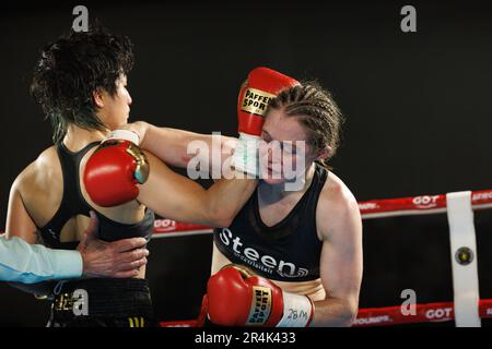 Torhout, Belgien. 29. Mai 2023. Belgisches Delfine Persoon in Aktion während des Kampfes zwischen belgischem Delfine Persoon und koreanischem Bo Mi Re Shin für den WBC Silver Super Feather -Titel Women, Sonntag, den 28. Mai 2023, in Torhout. BELGA FOTO KURT DESPLENTER Kredit: Belga News Agency/Alamy Live News Stockfoto