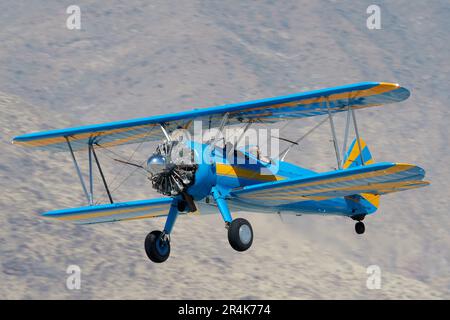 Palm Springs, Kalifornien, USA. 14. Mai 2023. Ein 1941 Boeing E75 Stearman Doppeldecker, der einst Barron Hilton gehörte. Jetzt betrieben vom Palm Springs Air Museum. (Kreditbild: © Ian L. SITREN/ZUMA Press Wire) NUR REDAKTIONELLE VERWENDUNG! Nicht für den kommerziellen GEBRAUCH! Stockfoto