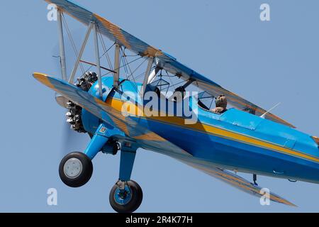 Palm Springs, Kalifornien, USA. 14. Mai 2023. Ein 1941 Boeing E75 Stearman Doppeldecker, der einst Barron Hilton gehörte. Jetzt betrieben vom Palm Springs Air Museum. (Kreditbild: © Ian L. SITREN/ZUMA Press Wire) NUR REDAKTIONELLE VERWENDUNG! Nicht für den kommerziellen GEBRAUCH! Stockfoto