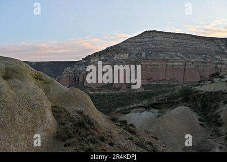 Wind- und wassergeformte geologische Formationen, Capadoccia, Türkei. Stockfoto