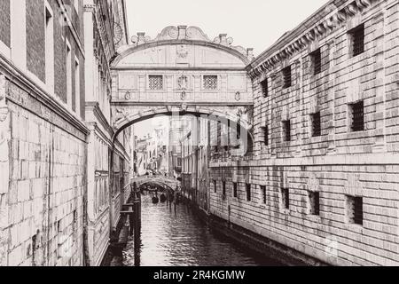 Venedig Retro Foto . Seufzerbrücke über den Wasserkanal in Venedig Stockfoto