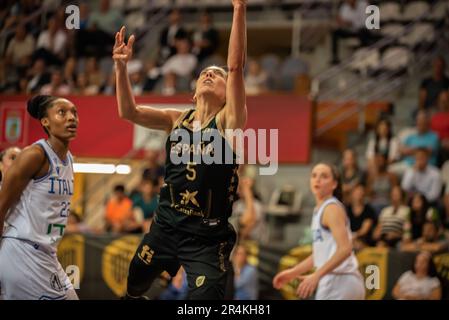 Vigo, Spanien. 25. Mai 2023. Der italienische Spieler Andre versucht erfolglos, den spanischen Spieler Ouviña aufzuhalten, der es schließlich schafft, in den Baske einzutreten Stockfoto