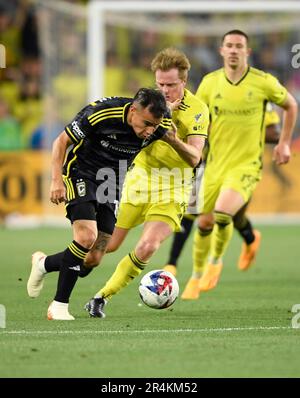 Nashville, USA. 28. Mai 2023: Columbus Crew Forward Cucho HernÃ¡ndez (9) Dribbles während der ersten Hälfte eines MLS-Spiels zwischen Columbus Crew und Nashville SC im Geodis Park in Nashville, TN Steve Roberts/CSM Credit: CAL Sport Media/Alamy Live News Stockfoto