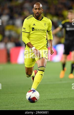 Nashville, USA. 28. Mai 2023: Nashville SC Forward Teal Bunbury (12) dribbelt während der ersten Hälfte eines MLS-Spiels zwischen Columbus Crew und Nashville SC im Geodis Park in Nashville, TN Steve Roberts/CSM Credit: CAL Sport Media/Alamy Live News Stockfoto