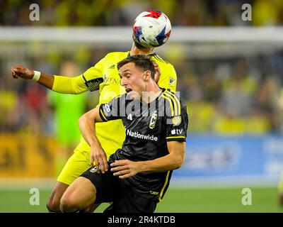 Nashville, USA. 28. Mai 2023: Columbus Crew Forward Jacen Russell-Rowe (19) leitet den Ball während der zweiten Hälfte eines MLS-Spiels zwischen Columbus Crew und Nashville SC im Geodis Park in Nashville, TN Steve Roberts/CSM Credit: CAL Sport Media/Alamy Live News Stockfoto