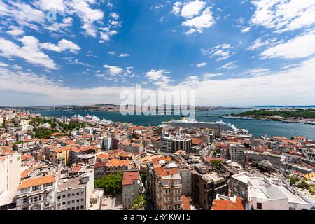 Bosporus-Straße und Stadtbild, vom Galataturm (kulesi), europäische Seite, Istanbul, Türkei Stockfoto