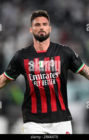 Turin, Italien. 28. Mai 2023. Der Olivier Giroud von AC Mailand feiert sein Tor bei einem Fußballspiel der Serie A zwischen dem FC Juventus und dem AC Mailand am 28. Mai 2023 in Turin, Italien. Kredit: Daniele Mascolo/Xinhua/Alamy Live News Stockfoto