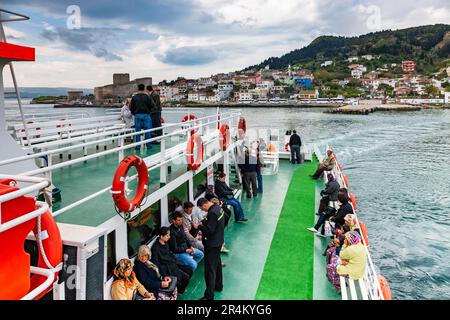 Fähre, Überquerung der Dardanelles Straße, Kilitbahir Hafen der Gelibolu Halbinsel, Eceabat, Provinz Canakkale, europäische Seite, Türkei Stockfoto