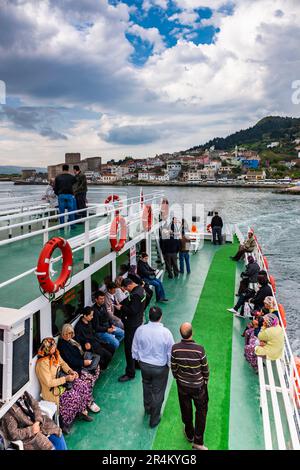 Fähre, Überquerung der Dardanelles Straße, Kilitbahir Hafen der Gelibolu Halbinsel, Eceabat, Provinz Canakkale, europäische Seite, Türkei Stockfoto