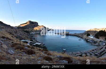 St. Pauls Bay, im Dorf Lindos, auf der griechischen Insel Rhodos Stockfoto