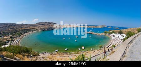 Megalos Gialos Bay, im Dorf Rhodos auf der griechischen Insel Lindos Stockfoto