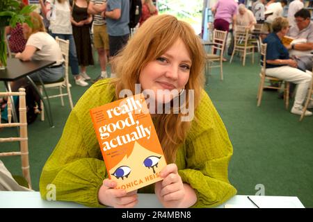 Kanadische Drehbuchautorin, Comedian Monica Heisey, Porträtzeichner „Really Good, Actual“ beim Hay Festival 2023 in Wales, UK, KATHY DEWITT Stockfoto