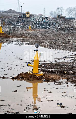 Siedlungsabfälle entsorgen. Lagerung und Verteilung von Biogas in der Deponieabfalllagerung. Stockfoto