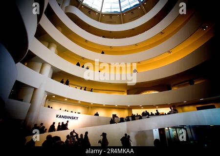 Innenansicht des Solomon R. Guggenheim Museums. Stockfoto