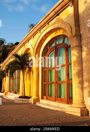 Gebäude bei Sonnenaufgang in Sayulita, Mexiko. Stockfoto