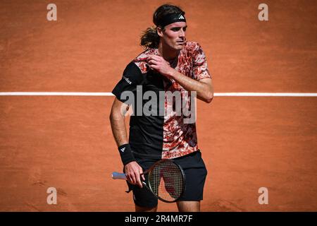 Stefanos TSITSIPAS von Griechenland am ersten Tag des Tennisturniers Roland-Garros 2023 am 28. Mai 2023 im Roland-Garros-Stadion in Paris, Frankreich – Foto: Matthieu Mirville/DPPI/LiveMedia Stockfoto