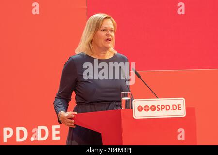 Nancy Faeser spricht auf der 160-jährigen Feier der Existenz des EPD am 23.05.2023 im Parteihauptquartier in Berlin. Stockfoto