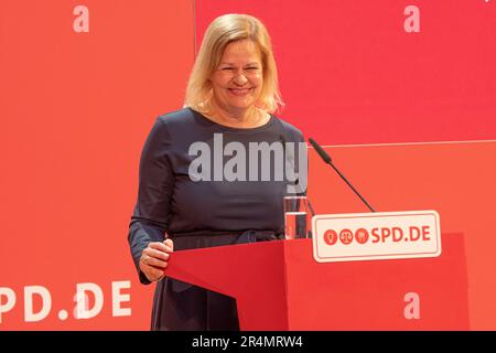 Nancy Faeser spricht auf der 160-jährigen Feier der Existenz des EPD am 23.05.2023 im Parteihauptquartier in Berlin. Stockfoto