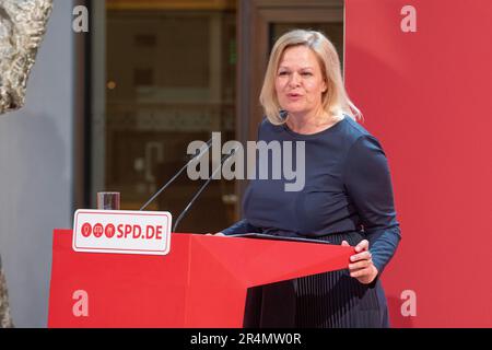 Nancy Faeser spricht auf der 160-jährigen Feier der Existenz des EPD am 23.05.2023 im Parteihauptquartier in Berlin. Stockfoto