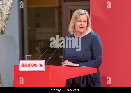 Nancy Faeser spricht auf der 160-jährigen Feier der Existenz des EPD am 23.05.2023 im Parteihauptquartier in Berlin. Stockfoto