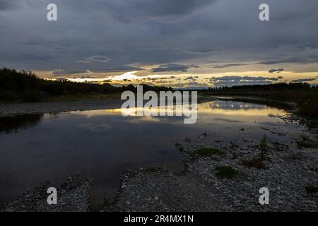 Der Selwyn River ist ein Fluss auf Neuseelands Südinsel, bekannt für seine malerische Schönheit und vielfältige Landschaften. Stockfoto