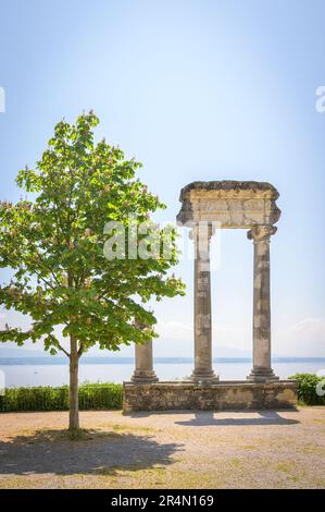 Überreste römischer Säulen in Nyon, Schweiz Stockfoto