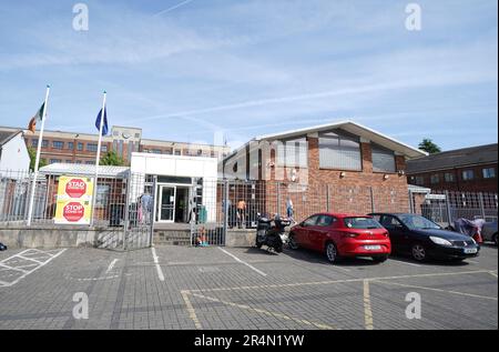 Allgemeiner Blick auf das Tallaght District Court, Dublin, wo Darren Kane angeklagt wurde wegen des Besitzes einer Rohrbombe, des Besitzes einer funkgesteuerten Rohrbombe und des Besitzes einer realistischen Nachahmung einer Feuerwaffe nach der Entdeckung von zwei Rohrbomben, die in einer Tasche gefunden wurden, die zur Tallaght Garda Station gebracht wurde. Foto: Montag, 29. Mai 2023. Stockfoto