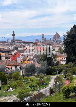 Florenz, Italien - 6. April 2022: Panoramablick auf Florenz von den Rosengärten, Giardini delle Rose, Toskana, Italien Stockfoto