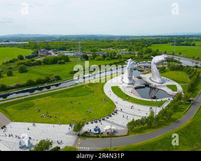 Luftaufnahme der Kelpies-Pferdeskulpturen im Helix Park in Falkirk, Schottland, Großbritannien Stockfoto