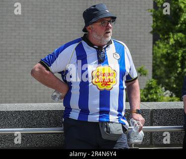 Sheffield Wednesday Fan trifft vor der Sky Bet League 1 in Wembley ein, Endspiel Barnsley gegen Sheffield Mittwoch im Wembley Stadium, London, Großbritannien, 29. Mai 2023 (Foto von Gareth Evans/News Images) Stockfoto