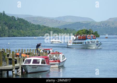 Lake Windermere, Cumbria, während des warmen Frühjahrsferienwetters. Foto: Montag, 29. Mai 2023. Stockfoto