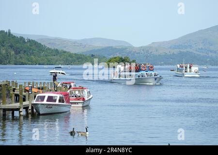 Lake Windermere, Cumbria, während des warmen Frühjahrsferienwetters. Foto: Montag, 29. Mai 2023. Stockfoto