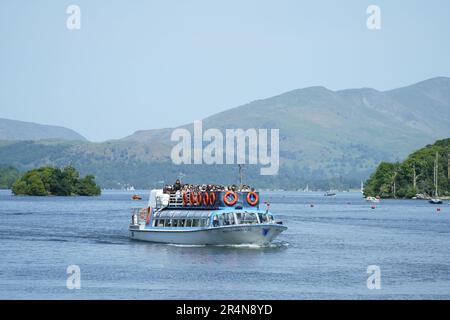 Lake Windermere, Cumbria, während des warmen Frühjahrsferienwetters. Foto: Montag, 29. Mai 2023. Stockfoto