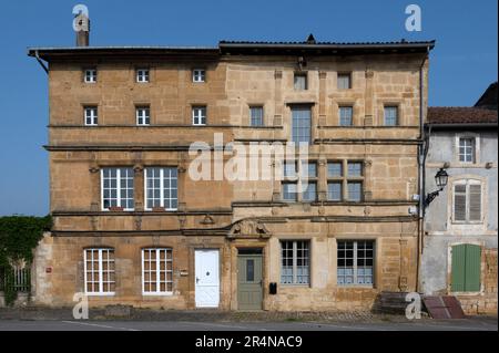 Der goldfarbene Sandstein des Dorfes Marville Stockfoto