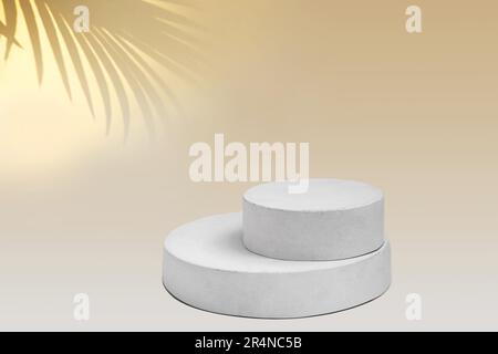 Podium für Kosmetik, Seife, Artikelpräsentation. Abstrakte Minimale Geometrische Kugel. Zylinder Zwei Formen, Weicher Schatten. Anzuzeigende Szene Produkt, Objekt. Sho Stockfoto