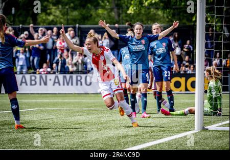 AMSTERDAM - Rosa van Gool erzielt im Finale des Eredivisie Cup 2-2 Punkte zwischen den Fußballspielern von Ajax und FC Twente im Sportkomplex De Toekomst. ANP ROBIN UTRECHT niederlande raus - belgien raus Stockfoto