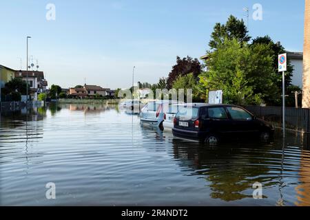 Europa, Italien, Region Emilia Romagna, Conselice (Ravenna), Mai 23, 2023 : schlechtes Wetter in Emilia Romagna, die Stadt ist nach dem Over völlig überflutet Stockfoto