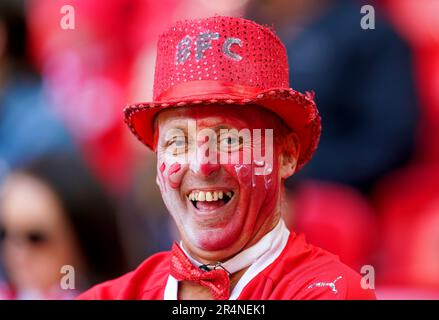 Ein Barnsley-Fan auf der Tribüne vor dem Sky Bet League One Play-Off-Finale im Wembley Stadium, London. Foto: Montag, 29. Mai 2023. Stockfoto