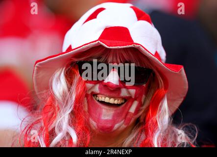 Ein Barnsley-Fan auf der Tribüne vor dem Sky Bet League One Play-Off-Finale im Wembley Stadium, London. Foto: Montag, 29. Mai 2023. Stockfoto