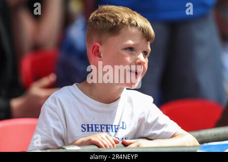 Ein junger Fan von Sheffield Wednesday vor dem Sky Bet League 1 Play-off-Finalspiel Barnsley vs Sheffield Mittwoch im Wembley Stadium, London, Großbritannien, 29. Mai 2023 (Foto von Gareth Evans/News Images) in London, Großbritannien, am 5./29. Mai 2023. (Foto: Gareth Evans/News Images/Sipa USA) Stockfoto