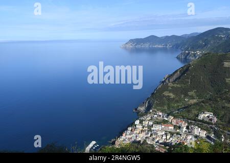 Riomaggiore ist eines der schönsten und malerischsten Küstendörfer der Cinque Terre in Ligurien. Stockfoto