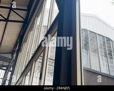 Bürogebäude mit mehreren Abteilungen, Lagerfoto Stockfoto