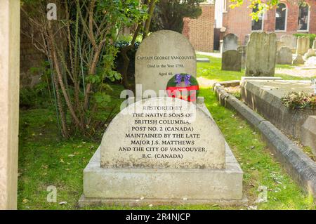 Das Grab von Kapitän George Vancouver (22. Juni 1757 – 10. Mai 1798), der ein britischer Offizier der Royal Navy war. Friedhof der Peterskirche, Petersham, Richmond upon Thames. London (134) Stockfoto