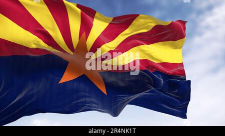 Die Flagge Arizonas, die an klaren Tagen im Wind winkt. Kupferstern, 13 rote und gelbe Strahlen und eine blaue untere Hälfte. Rendern der 3D-Darstellung. Selecti Stockfoto
