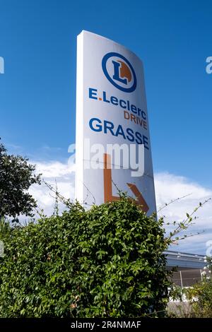 Frankreich, Provence Alpes Cotes d'Azur, Alpes-maritime, Grasse, Sommer 2022. Sommerurlaub für eine Gruppe junger Menschen in der Region Präalpes d'Azur Stockfoto