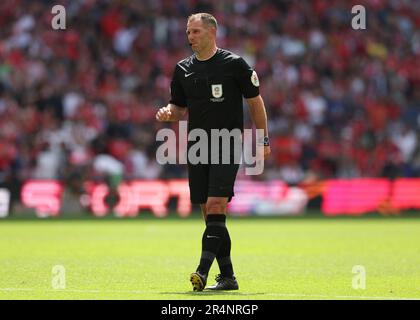 Wembley Stadium, London, Großbritannien. 29. Mai 2023. EFL League One Play Off Football Final, Barnsley gegen Sheffield Mittwoch; Schiedsrichter Tim Robinson Credit: Action Plus Sports/Alamy Live News Stockfoto