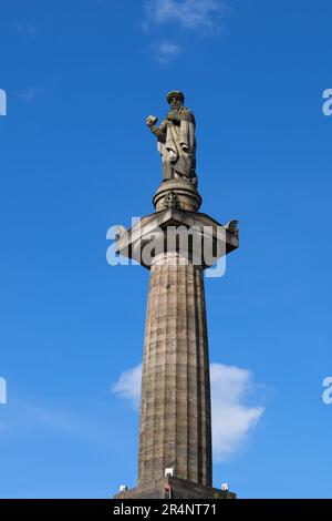 Statue von John Knox aus dem Jahr 1825 in Glasgow Necropolis in Glasgow, Schottland, Großbritannien. John Knox war schottischer Minister, Schriftsteller und Gründer der Stockfoto